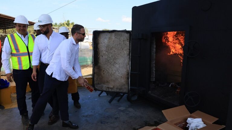 Dirección General de Aduanas incinera contrabando de 54,588,798 millones de unidades de cigarrillos