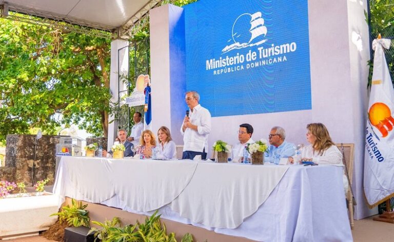 Gobierno entrega remozamiento Fortaleza y la calle Las Damas en Ciudad Colonial