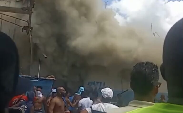 Al menos tres muertos tras incendio en cárcel La Victoria
