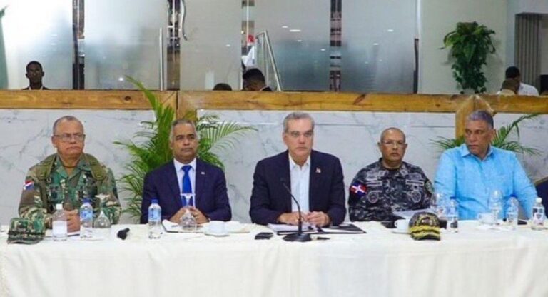 Abinader amplía hasta 30 años la edad tope para ingresar como alistado de la Policía Nacional