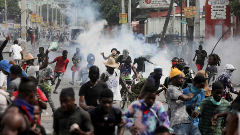 Haitianos se manifiestan en Puerto Príncipe para exigir la renuncia de Henry