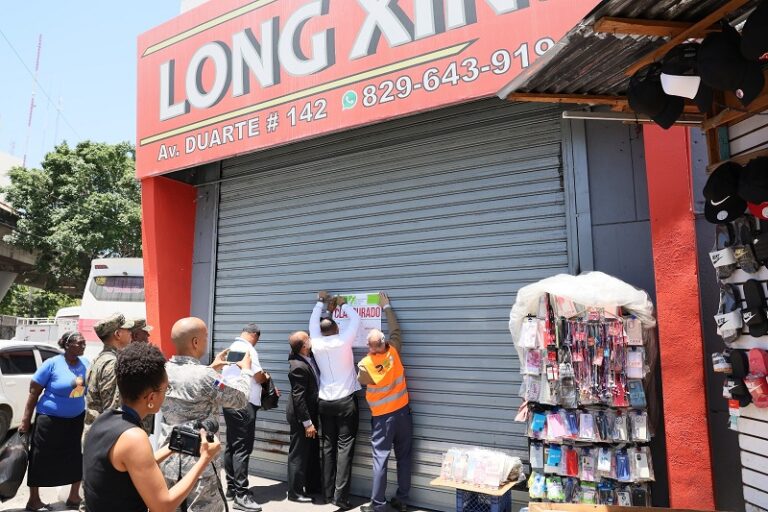 DGII y DGA cierran varias importadoras de comerciantes asiáticos en Santo Domingo y Santiago