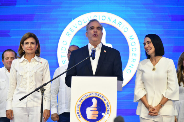 Luis Abinader se proclama ganador de la presidencia de la República Dominicana; falta confirmación de la JCE