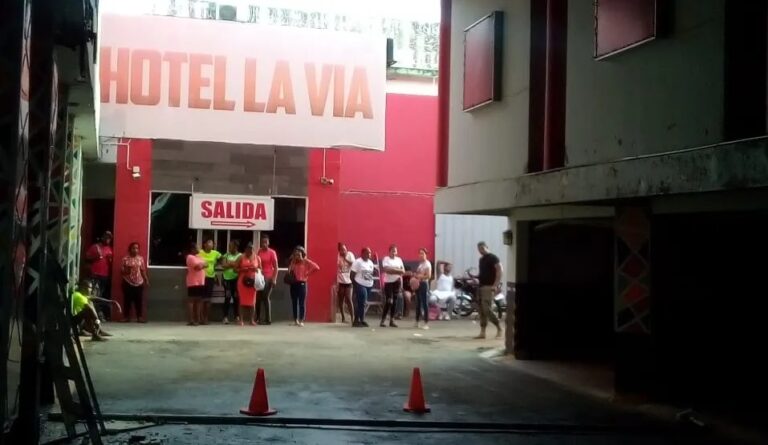 Cuatro muertos y un menor herido tras incendio en Hotel La Vía de Santo Domingo Este