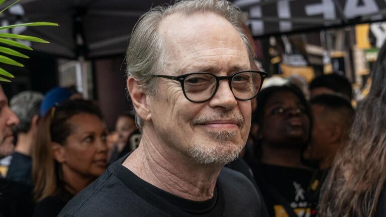 Golpean en la cara al actor Steve Buscemi en una calle de Nueva York