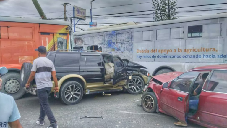 10 heridos tras choque múltiple en la avenida Charles de Gaulle