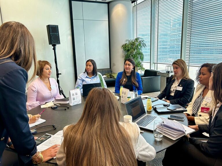 Representantes del sector bancario dominicano intercambian experiencias sobre equidad de género e inclusión en el Reino Unido