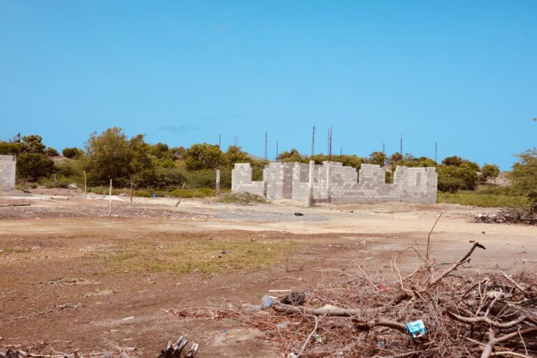 Autoridades notifican a ocupantes de Las Dunas de las Calderas