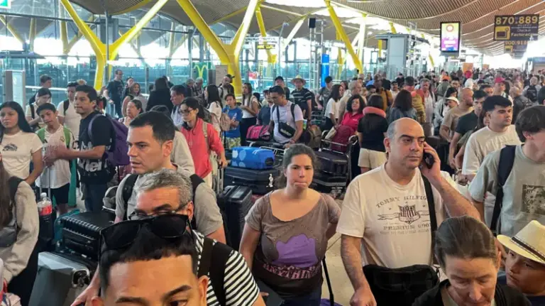Apagón informático de Windows afecta a aerolíneas, bancos y sistemas de salud de todo el mundo