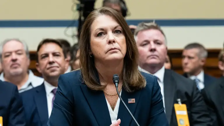 Dimite la directora del Servicio Secreto de EEUU tras las críticas por el atentado a Trump