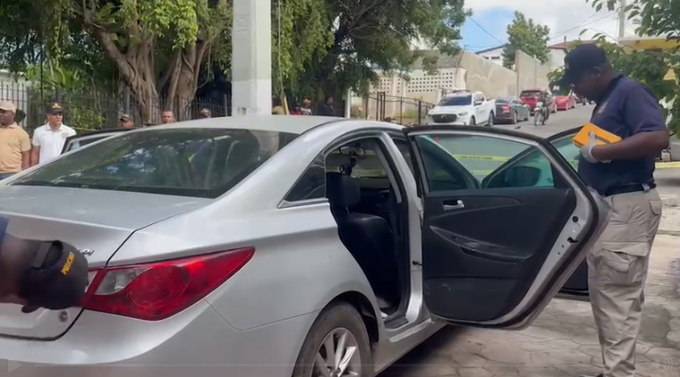 Policía recupera vehículo sustraído a profesor ultimado en el sector El Valiente, de Boca Chica
