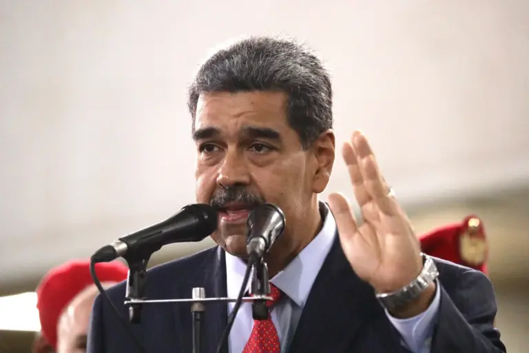 Maduro llama «ladrón» a Luis Abinader