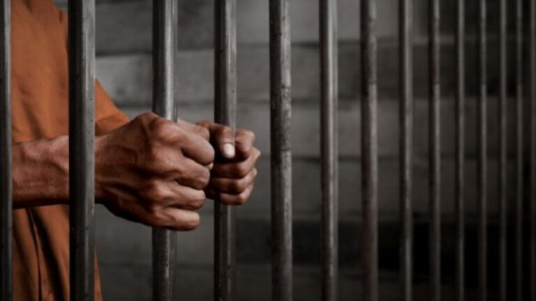 Dictan prisión preventiva contra hombre que mató a su hijo de tres años e hirió a su expareja