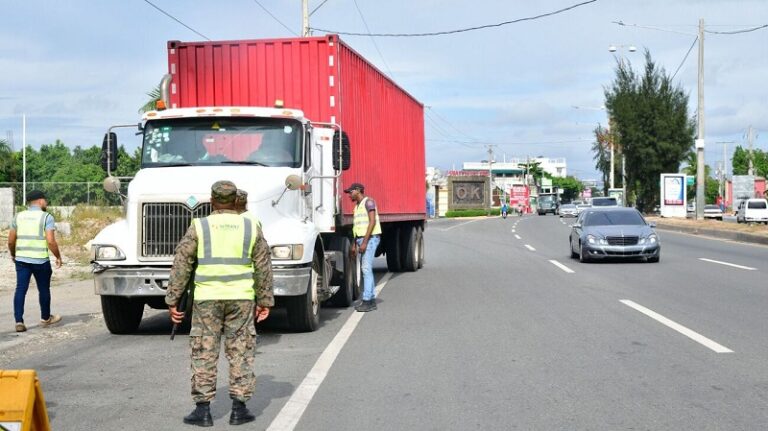 Intrant prohíbe circulación de vehículos pesados en zonas restringidas