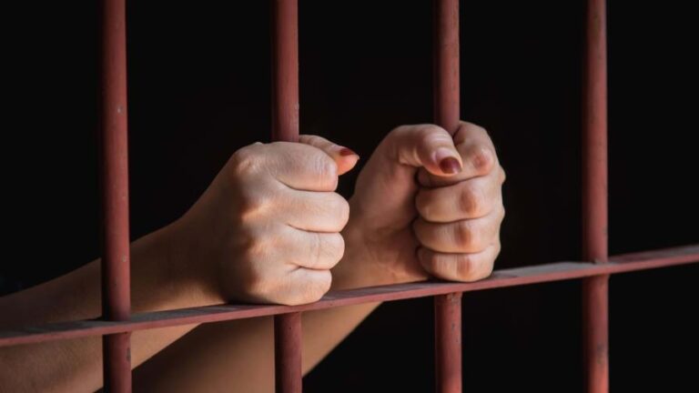 Envían a prisión mujer vinculada a muerte de socio en Manoguayabo
