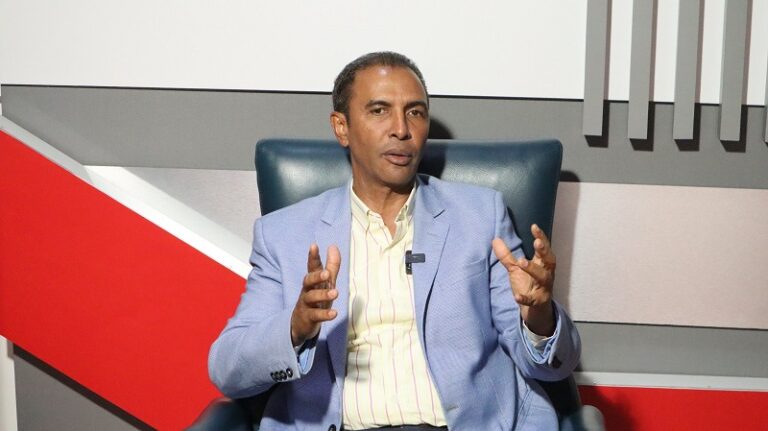 Domingo Contreras se va del PLD