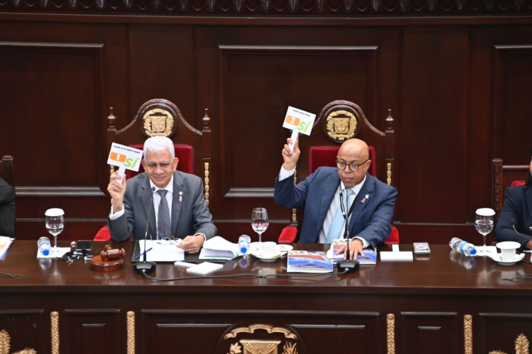 Asambleístas concluyen modificación a la Constitución de la República
