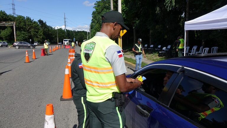 52 conductores arrojan resultados positivos en prueba de alcoholemia durante operativo de la DIGESETT