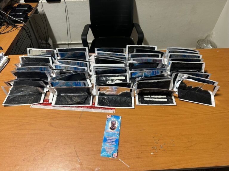 Frustran envío de recordatorios llenos de cocaína a EE. UU.