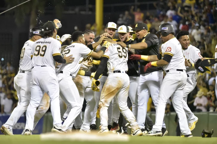 Águilas derrotan 4-3 a los Tigres en 10 entradas
