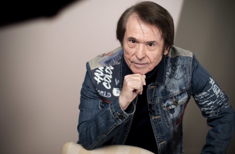 Raphael se encuentra «bien» y seguirá ingresado para seguir sometiéndose a varias pruebas