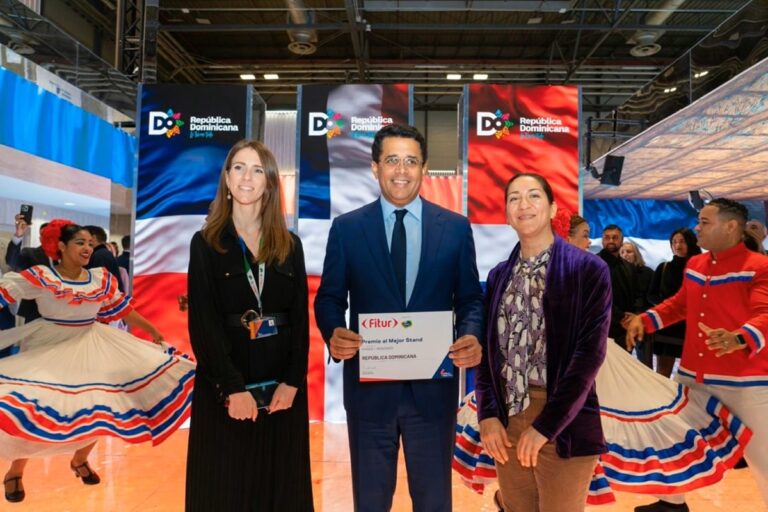 RD gana premio como mejor stand de Fitur