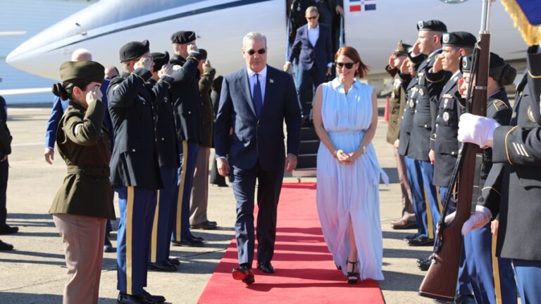 Presidente Abinader llega a Puerto Rico para la toma de posesión de la nueva gobernadora, Jenniffer A. González Colón