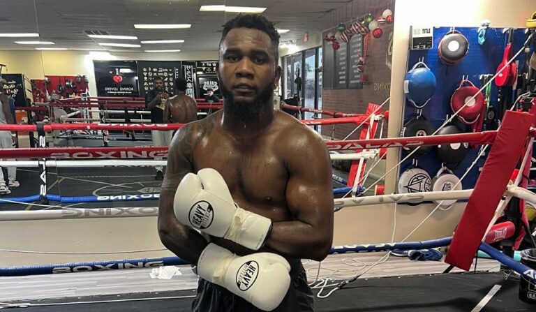 Boxeador dominicano Carlos «Caballo Bronco» Adames ganará más de 100 millones de pesos en su próximo combate