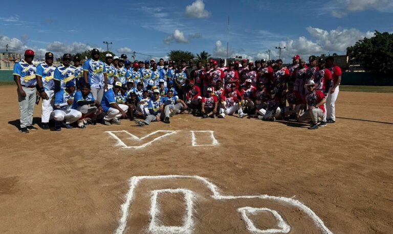 Delio Peña Retirados celebra su sexto Clásico de Softbol