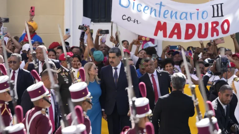 Maduro jura ante el Parlamento como presidente de Venezuela, pese a denuncias de fraude