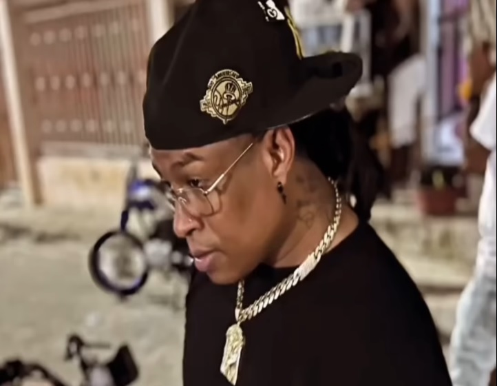 Hallan muerto dentro de un vehículo al artista urbano Melvin Flow
