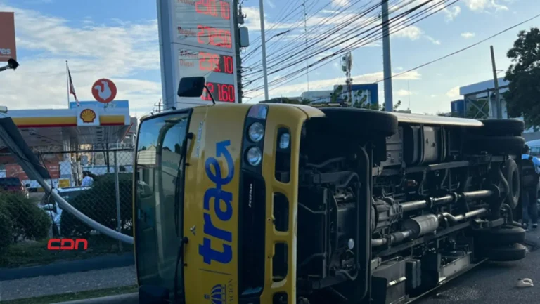 Reportan accidente de autobús de TRAE