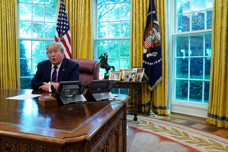 Trump dice que él y Putin acordaron iniciar conversaciones para poner fin a la guerra