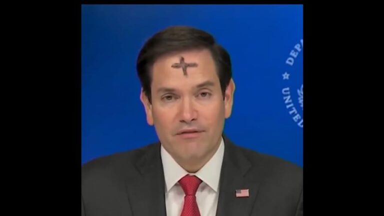 El secretario Marco Rubio aparece en televisión con la cruz de ceniza marcada en la frente