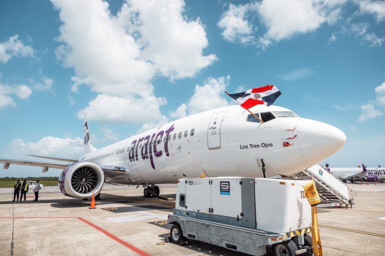 Anuncian nueva ruta aérea de Arajet entre Nueva Jersey-Santo Domingo