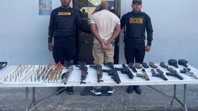 Policía incauta arsenal de armas en Baní