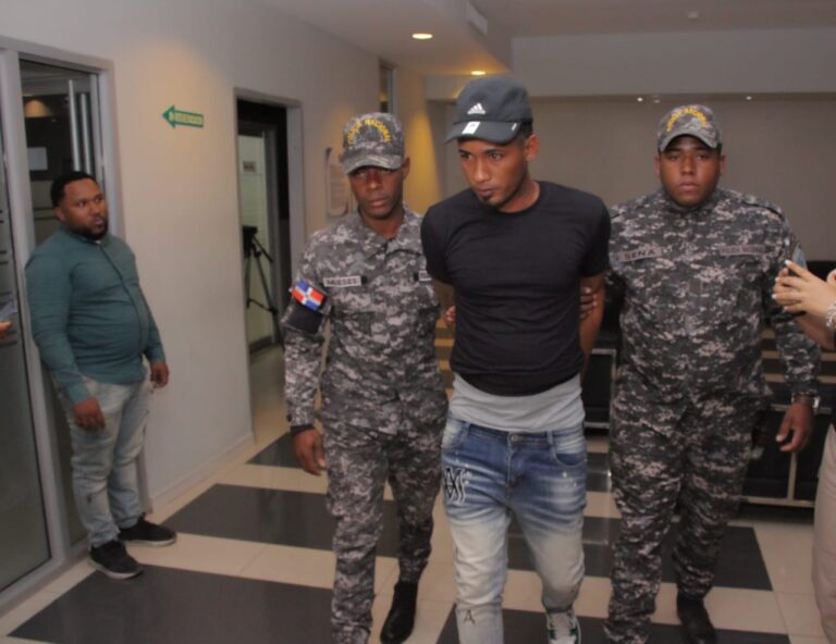Se entrega Edy González, acusado de matar a su suegra en Herrera