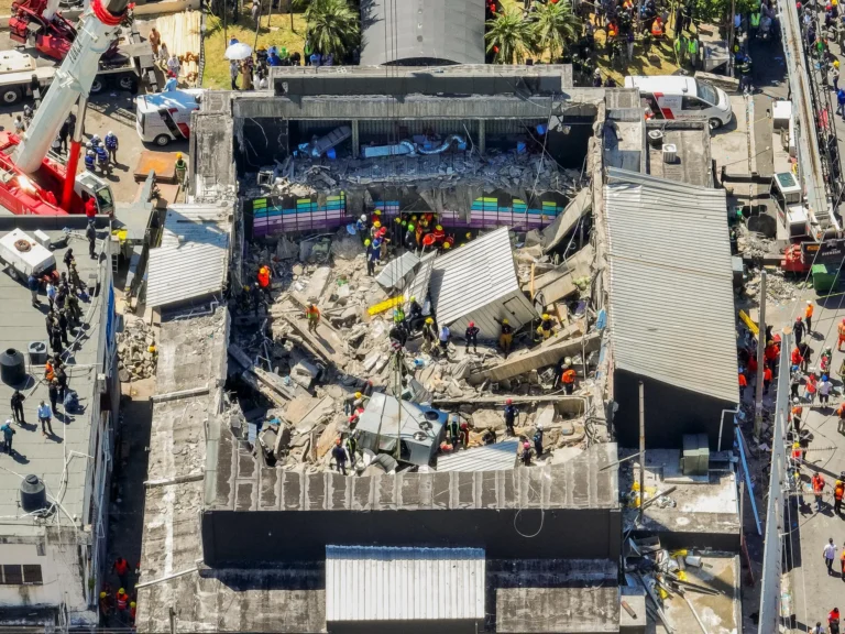 Propietario de Jet Set dice que el techo sufría de filtraciones