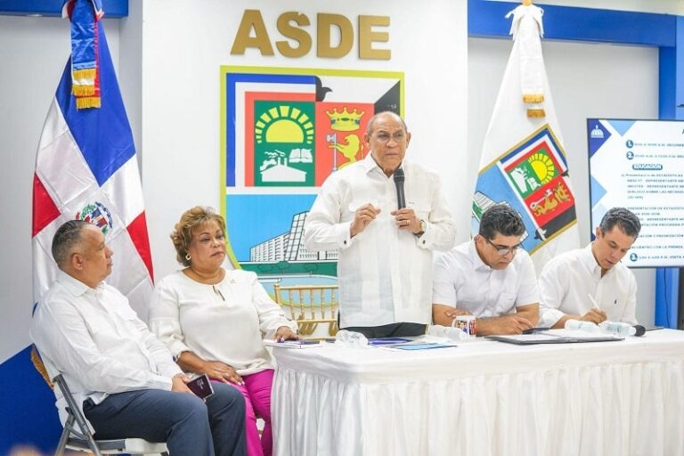 El Gobierno en las provincias: Encuentro en Santo Domingo Este pone en primer plano la educación y la formación técnico-profesional