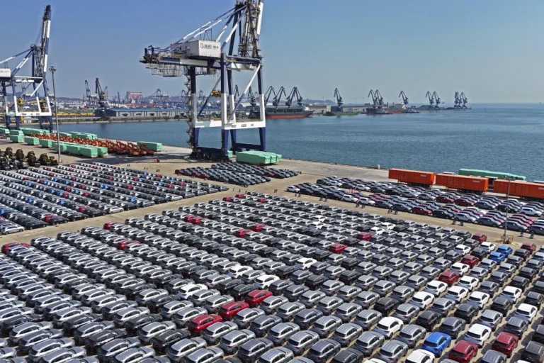 China responde a EEUU con alza de aranceles a productos estadounidenses del 84% al 125%