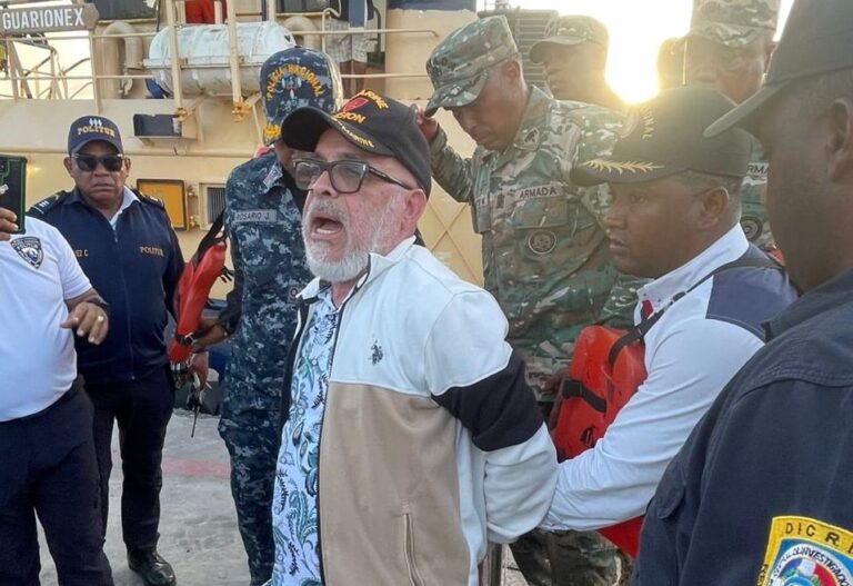 Apresa en Puerto Plata al comunicador Ángel Martínez