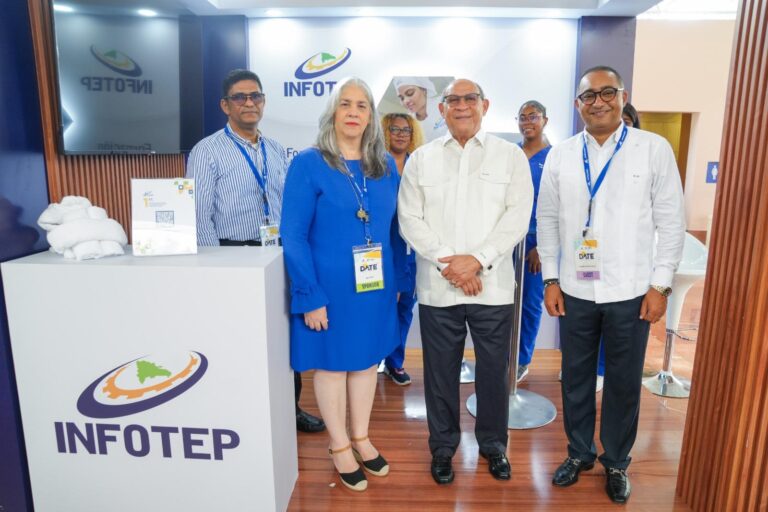 INFOTEP resalta su aporte al turismo en la feria DATE 2025 con demostraciones de masajes y degustaciones gastronómicas