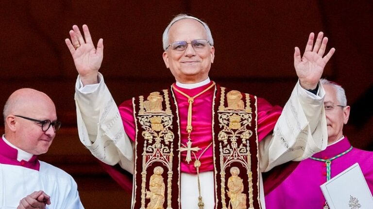 El papa pide a los ‘influencers’ católicos que lleven la paz a las redes sociales