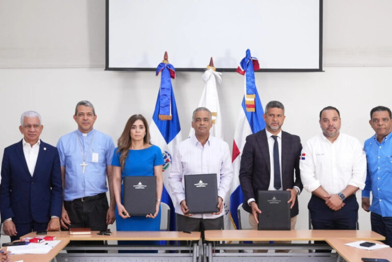 Gobierno, comunitarios y Barrick Pueblo Viejo llegan a acuerdo reasentamiento construcción presa de cola