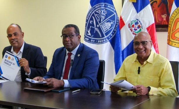 IMG-20250604-WA0119-RUEDA-DE-PRENSA-EL-DECANO-DE-LA-FCES-1-e1749055922154