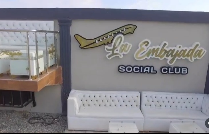 200 paquetes de cocaína y varios vehículos incautados en negocio La Embajada Social Club de Boca Chica