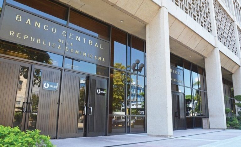 Banco Central: RD tendría bajo impacto por deportaciones desde Estados Unidos