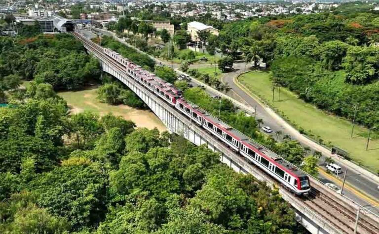 Abinader deja en función trenes de seis vagones en la primera línea del Metro de Santo Domingo