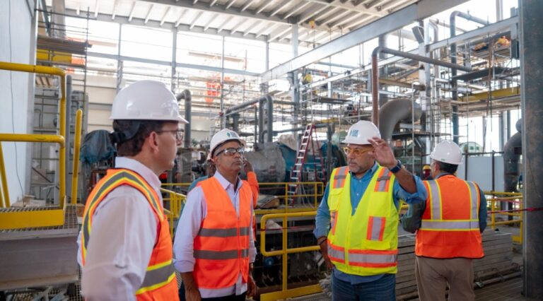 Gobierno dice servicio eléctrico mejorará a partir del domingo