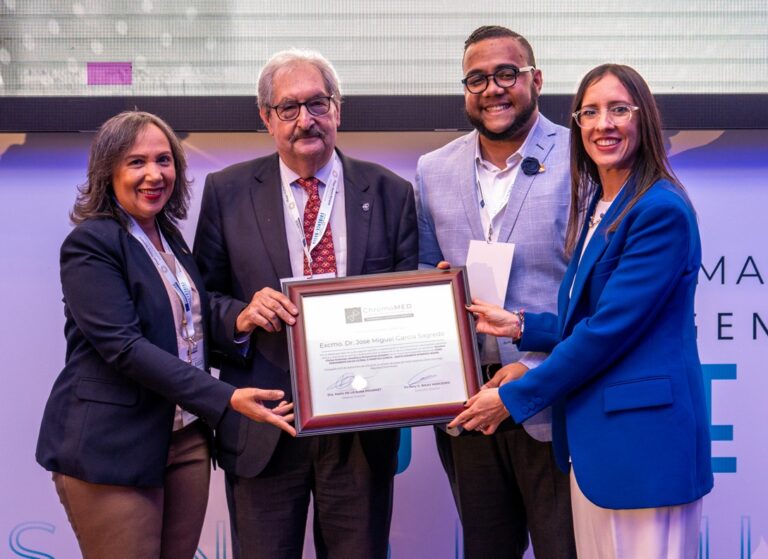 ChromoMED celebra foro internacional y reconoce trayectorias médicas en Santo Domingo